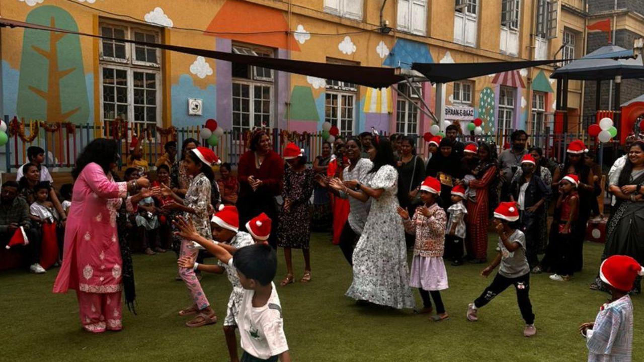 Bai Jerbai Wadia Hospital for Children in Parel, Mumbai, brought smiles to the faces of its young patients by hosting a heartwarming Christmas celebration. The hospital organized a range of engaging activities, including dancing, Christmas tree decoration, carols, and a delightful bubble show that was thoroughly enjoyed by children. Pic/Bai Jerbai Wadia Hospital for Children