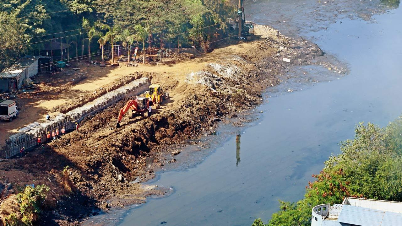 A 500-metre-long cable-stayed bridge will  be built over the Oshiwara Creek. Pic/Nimesh Dave