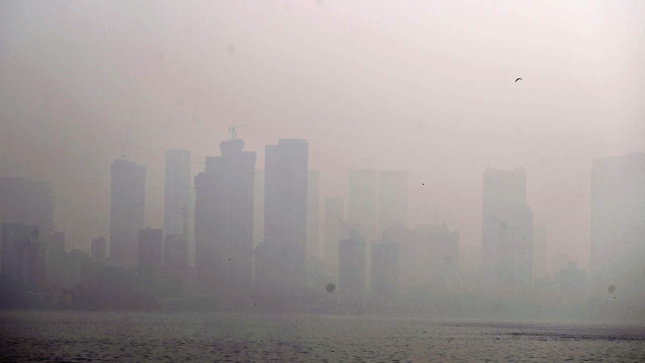 A hazy Saturday at Bandra Reclamation. Pic/Ashish Raje