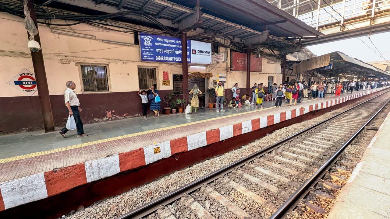 Dadar Central Railway station platform to become wider in New Year