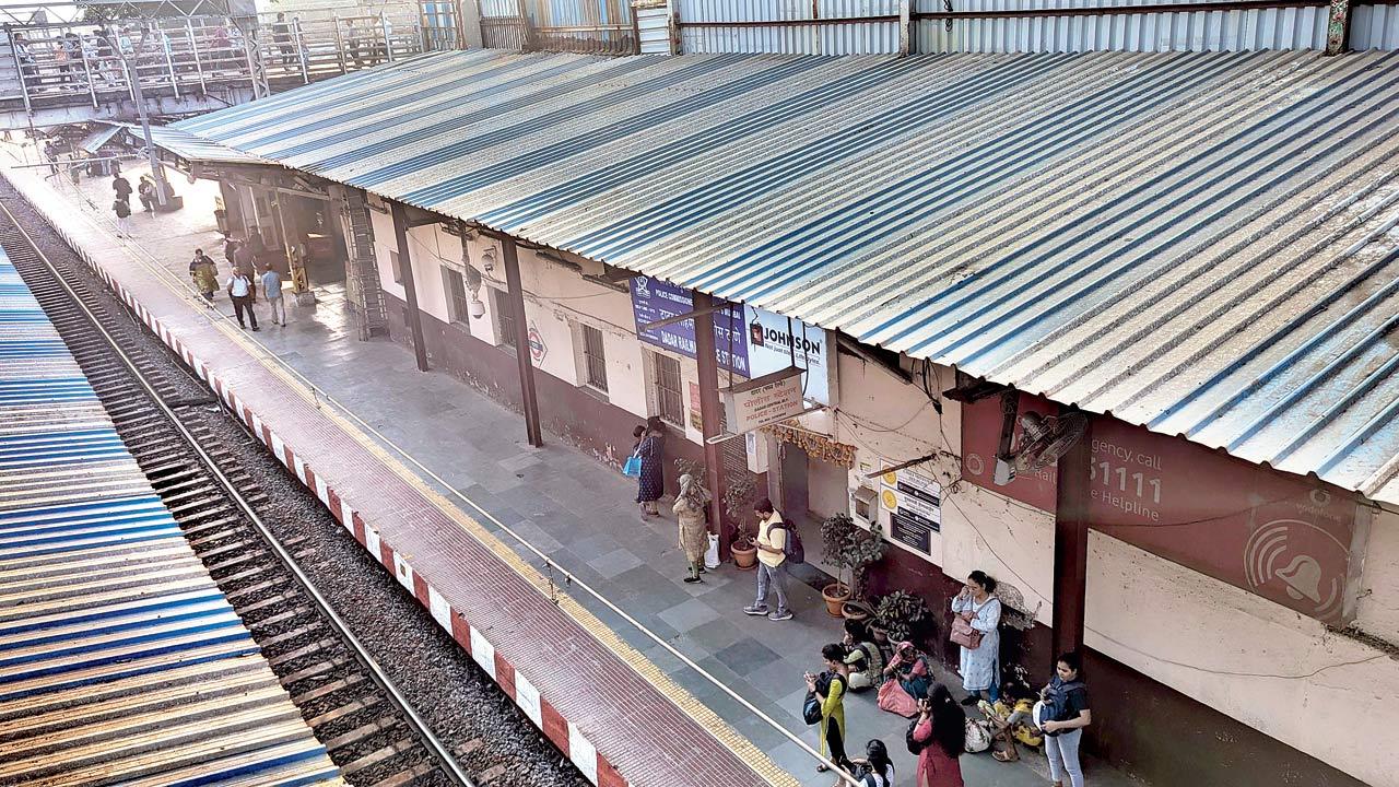 The police station narrowing down platform no. 2
