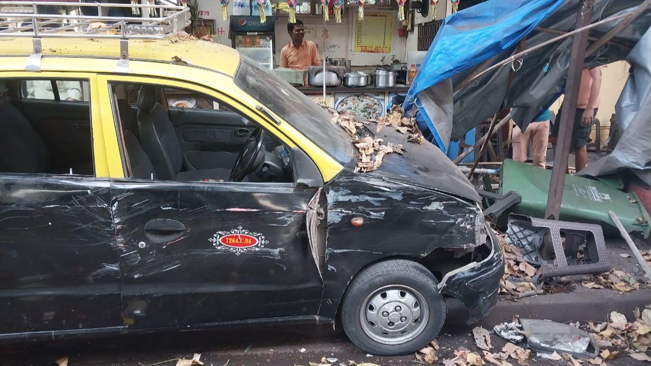 A taxi accident occurred opposite the Dadar post office, near the Pune private taxi stand
