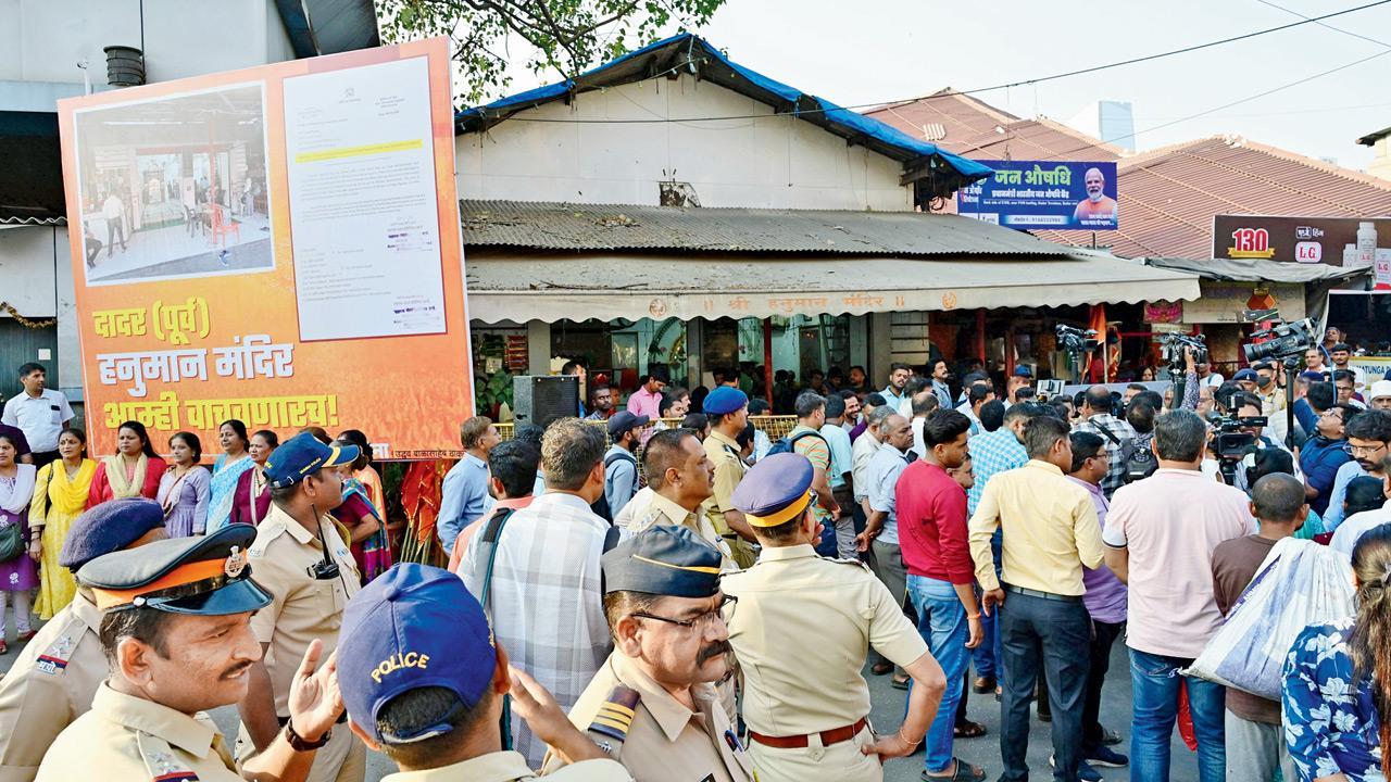 Railway Minister steps in to halt demolition of temples at Dadar station