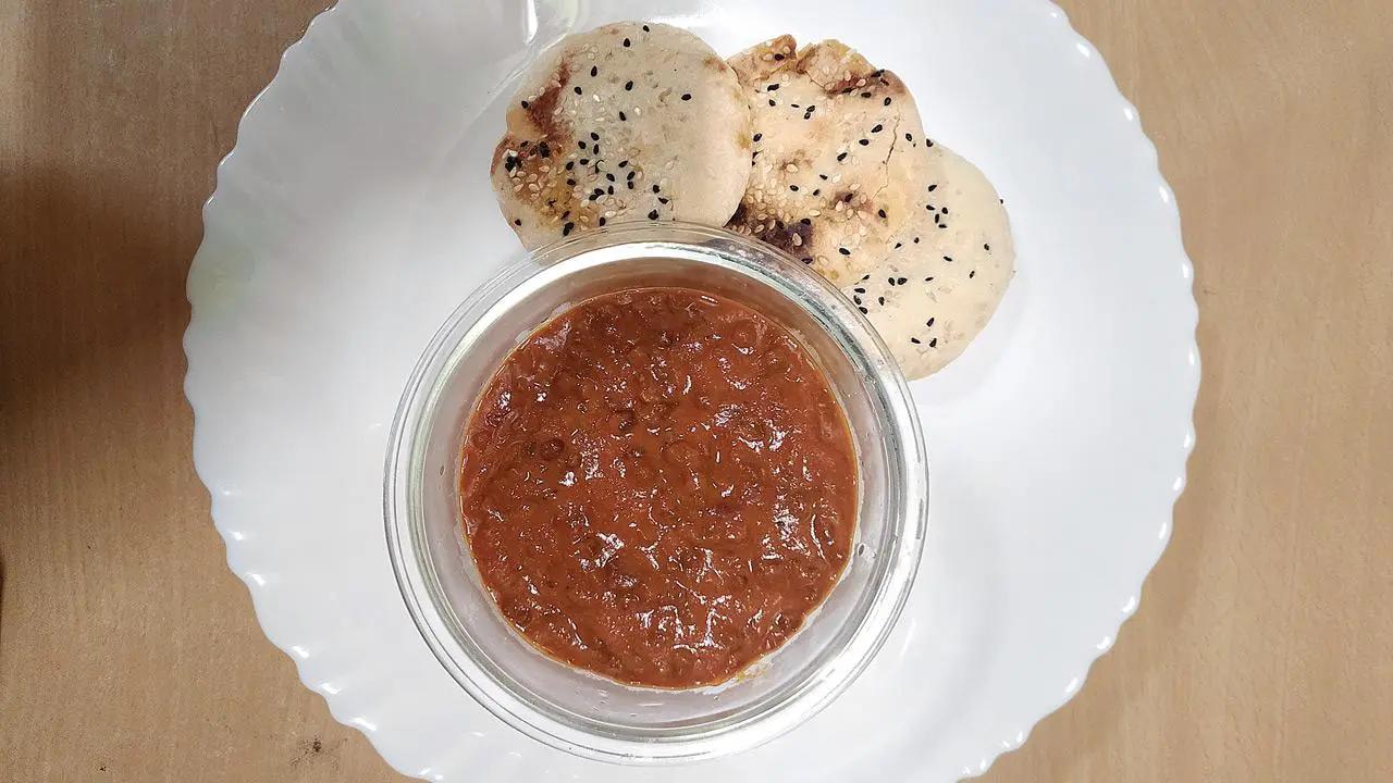 Although it originated in Punjab, dal makhani has become one of the most popular Indian lentil dishes, globally. It consists of red kidney beans and whole black lentils
