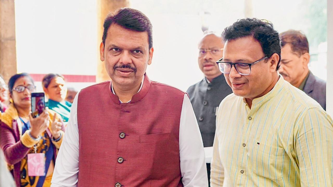 Maharashtra Chief Minister Devendra Fadnavis orders probe into Beed killing, shunts out top cop
