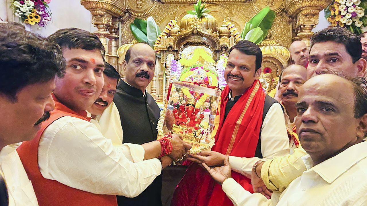 Devendra Fadnavis offers prayers at Siddhivinayak Temple ahead of his swearing-in as Maharashtra CM