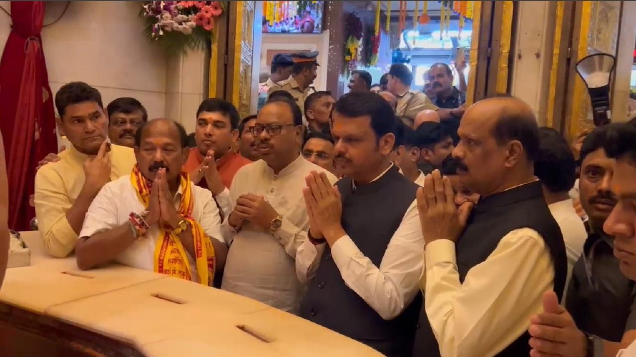 Meanwhile, supporters of the Maharashtra CM designate and Maharashtra Deputy CM designate Ajit Pawar gathered outside his residence as they both are about to take oath today