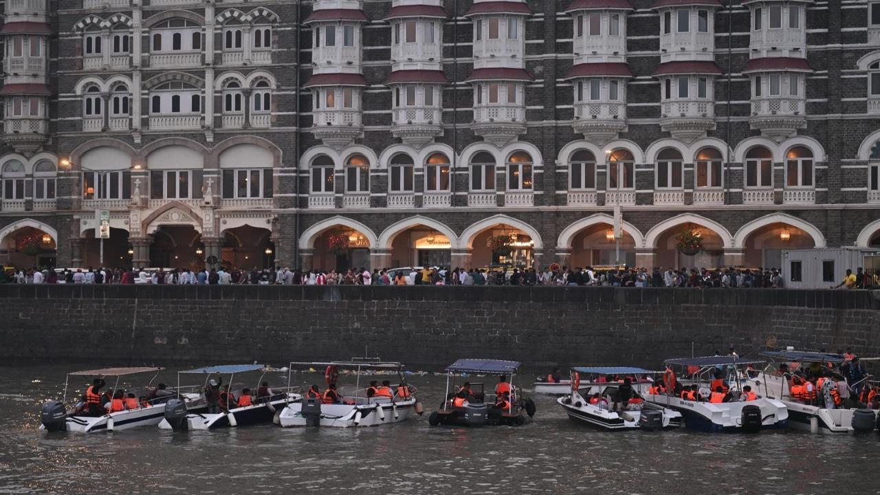 Smaller boat operators also mandatorily have to provide passengers with life jackets