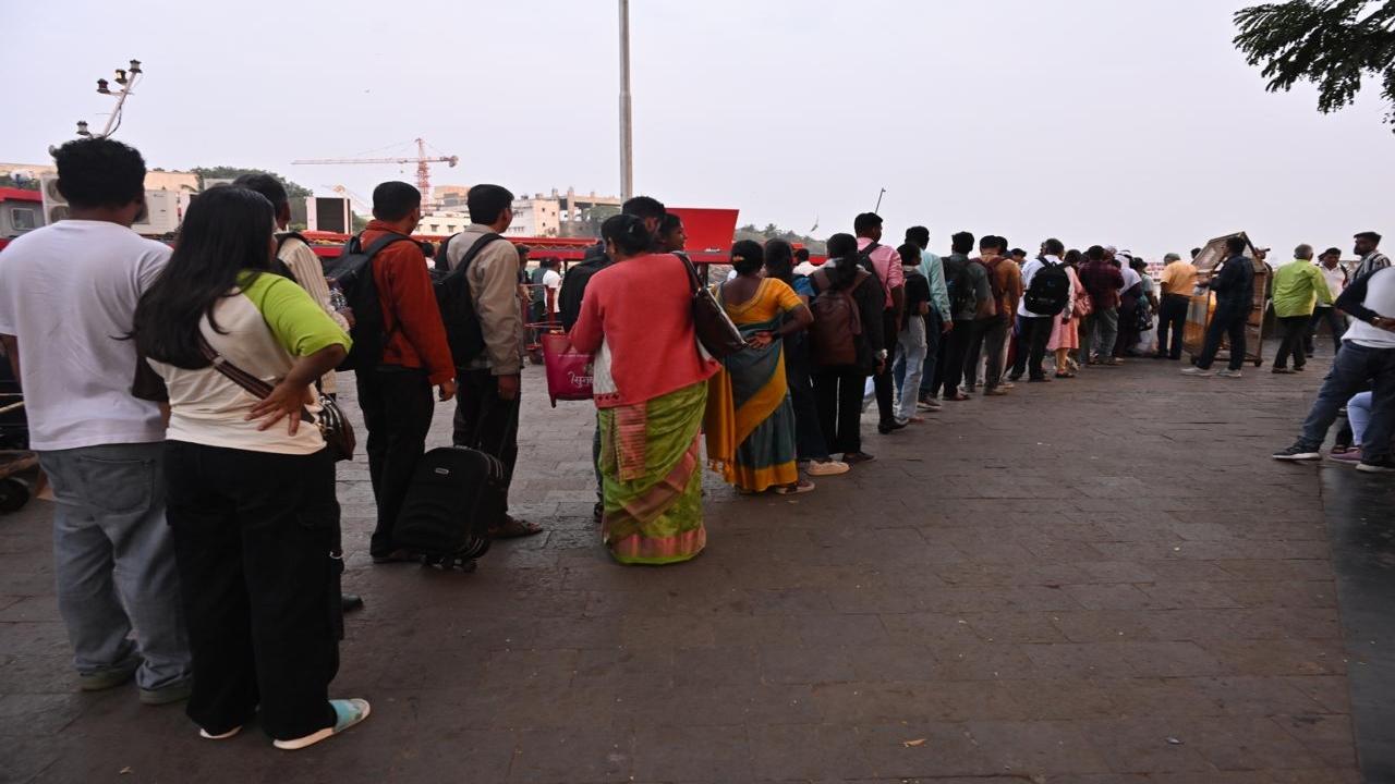 Serpentine queues of revellers at the Gateway of India, waiting to board ferries on Sunday