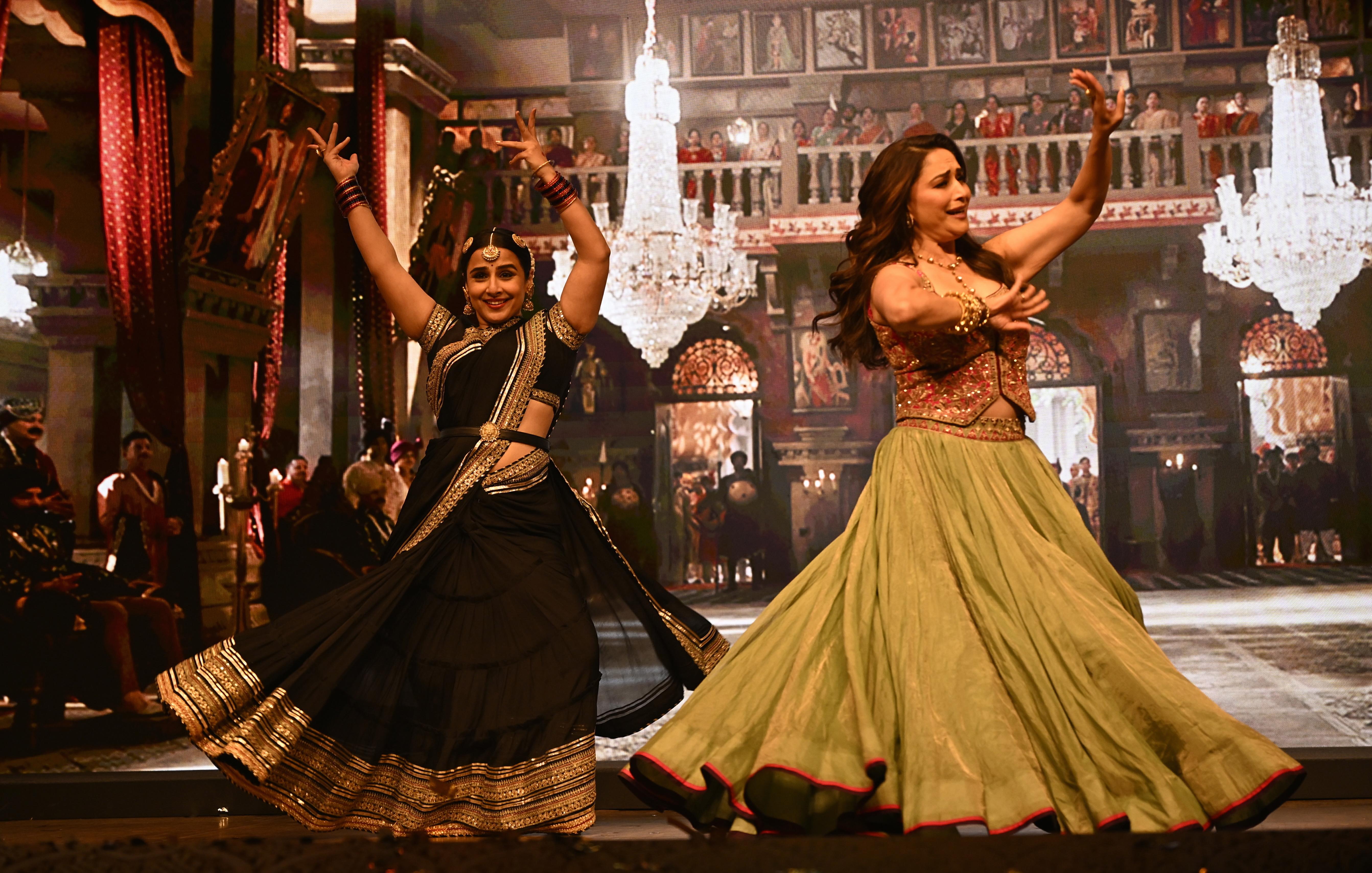 Bollywood divas Madhuri Dixit and Vidya Balan will be seen together for the first time in 'Bhool Bhulaiyaa 3'. Ahead of its release, the stars showcased their dance face-off in the song 'Ami Je Tomar 3.0' at Mumbai's Royal Opera House, captivating the audience with their mesmerizing moves. Pic/Ashish Raje