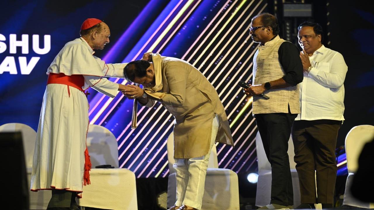 Cardinal Oswald Gracias, the arch bishop of Bombay, felicitates Narwekar at the festival