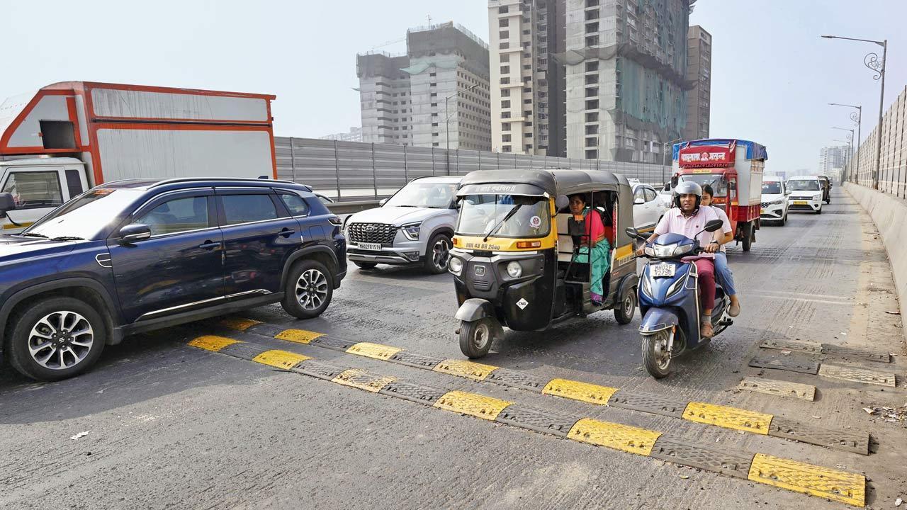 BMC fixes rumblers on Ghatkopar Mankhurd Link Road, but forgets signs