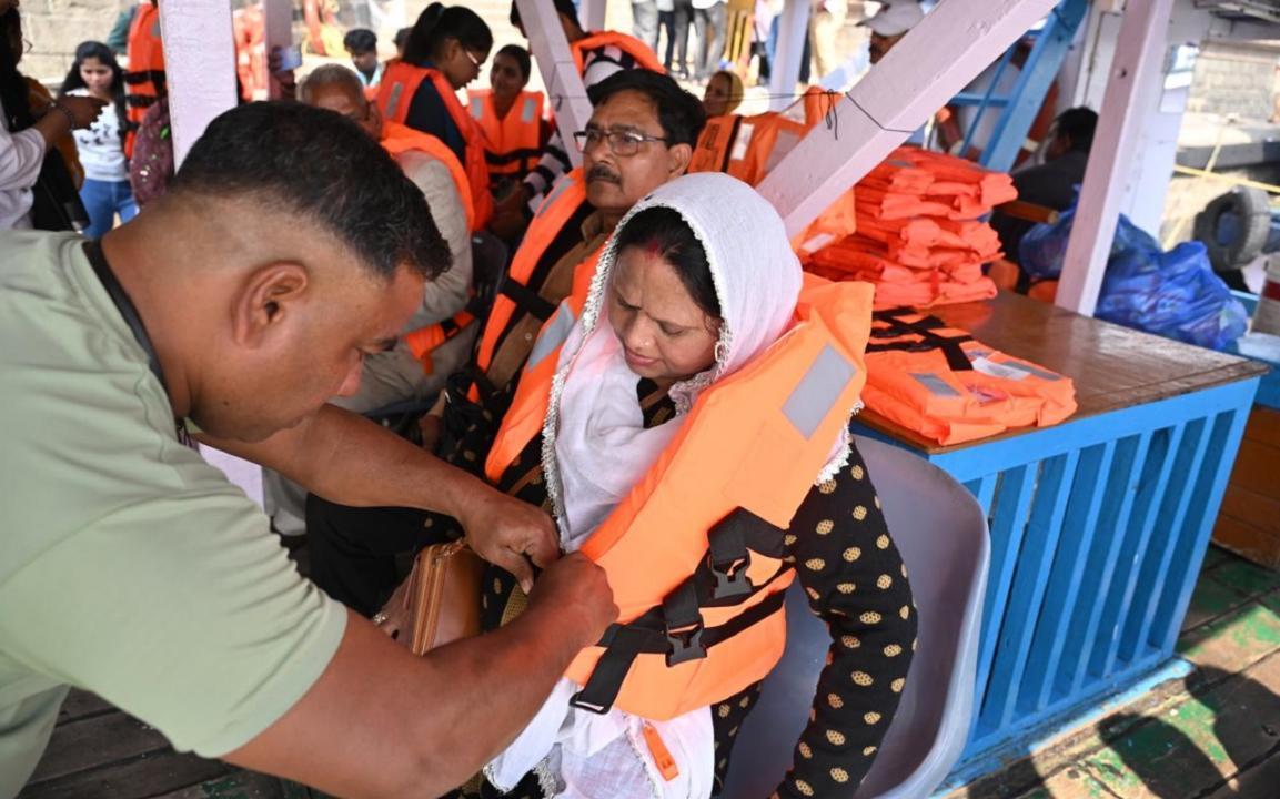 Mid-Day Top News: Mad scramble for life jackets during boat tragedy and more