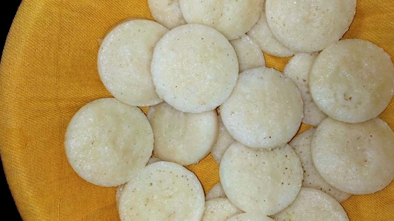 A batch of Goan sannas