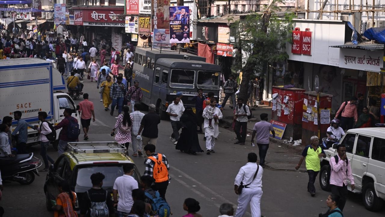 Meanwhile, authorities declared the area near Chaityabhoomi a 'no hawker' zone ahead of Mahaparinirvan Diwas to ensure smooth pedestrian movement