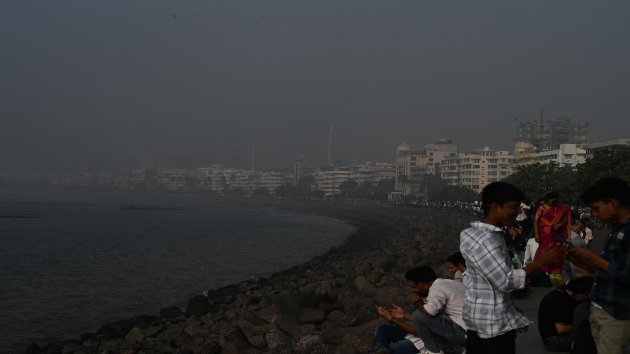 Haze covers Mumbai's skyline at Marine Drive    