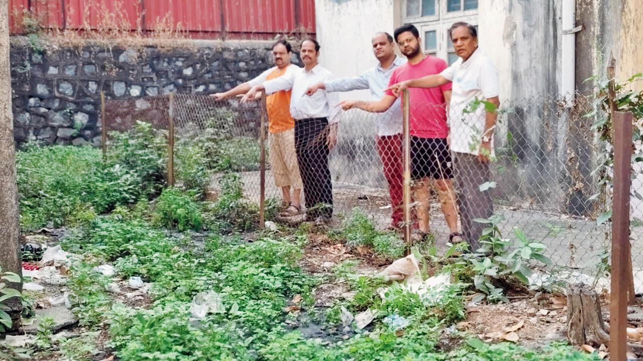 Andheri: Residents fume over choked drains, sewage pools outside homes