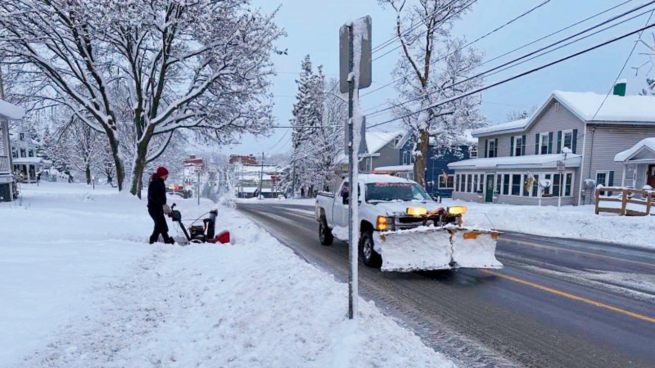 Heavy snow blankets parts of US