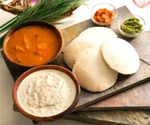 Idlis: South Indians across the country share a common love for this soft and fluffy dish. Thanks to its nutritional value, it is now gaining global popularity