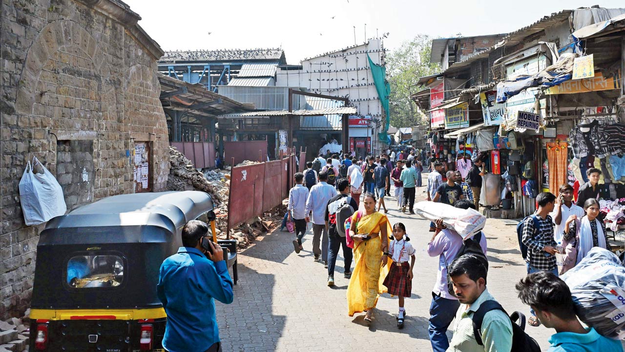 The station area at Kurla where dense residential and commercial areas pose a challenge to the pod taxi project. Pic/Sayyed Sameer Abedi