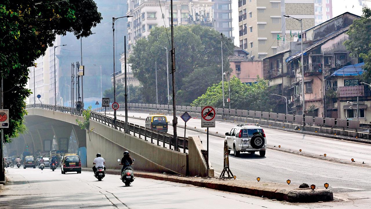 The JJ flyover has anti-two-wheeler signs, which are easy to overlook, at either end. Pics/Atul Kamble