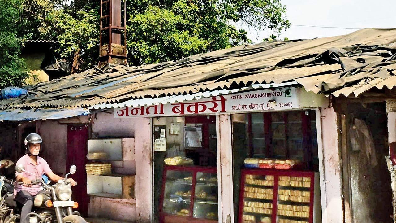 Mumbai: BMC gives bakeries one year to do away with firewood ovens