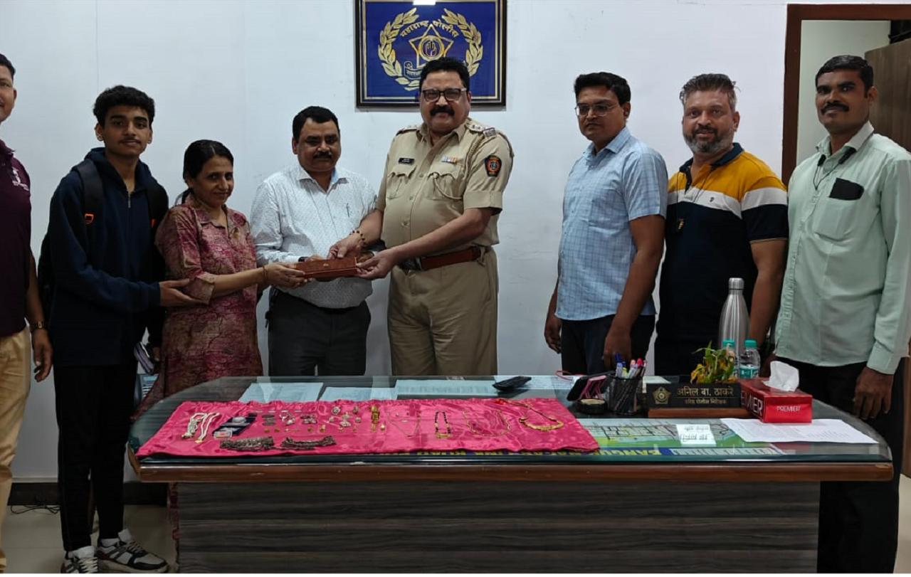 Mumbai: Police recover Rs 30 lakh jewellery left in auto-rickshaw after seven days of investigation