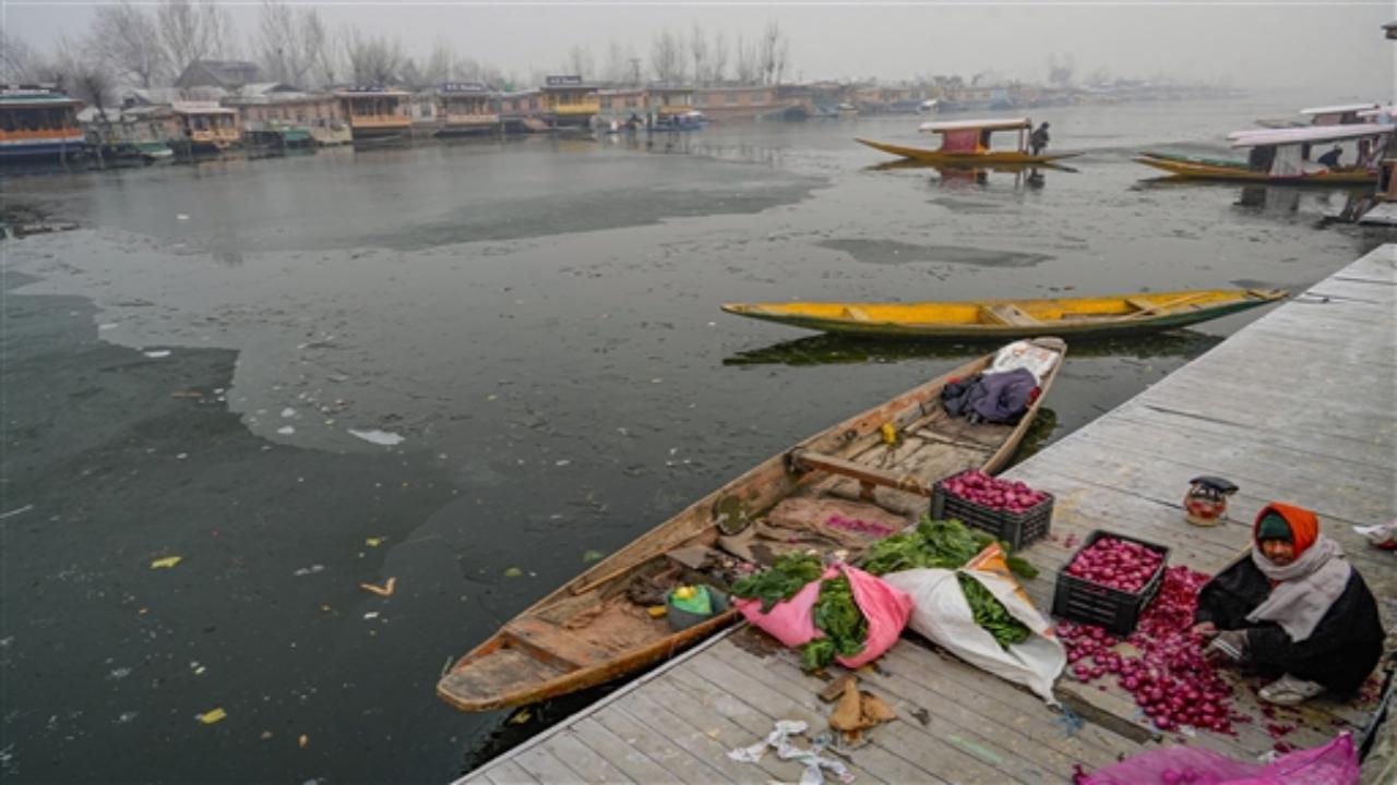 Locals were seen huddled around bonfires and donning warm clothing to shield themselves from the severe winter. One resident mentioned that it was the first time the city had experienced such freezing temperatures.