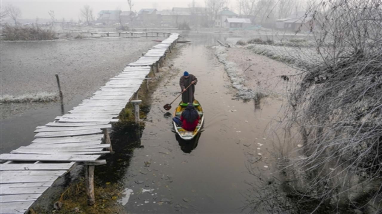 Another local expressed concerns about the potential for snowfall due to the extreme cold. The Indian Meteorological Department (IMD) has warned of a severe cold wave in Jammu and Kashmir, beginning December 24.