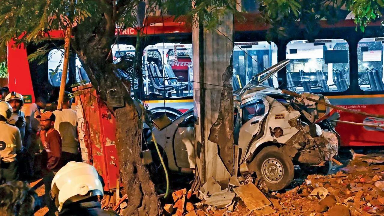 Driver flees through window with backpacks after deadly Kurla bus crash