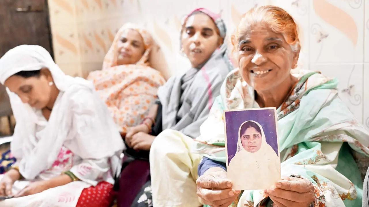 Banu's life in Pakistan was marked by hardship and survival, having been trafficked on the false promise of a job. She spent years separated from her children, yet never losing hope of being reunited with them. Her journey began in 2002 when she was deceived by a woman in Mulund who sold her to traffickers. After being held captive in Hyderabad, Sindh, she was forced into a life far from her family.