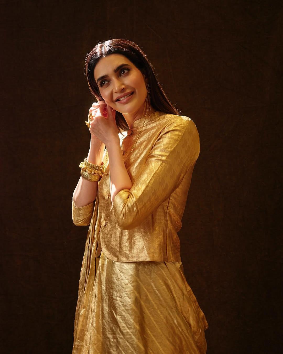 In this look, the actress wore a stunning ready-to-wear drape paired with a matching full-sleeved top