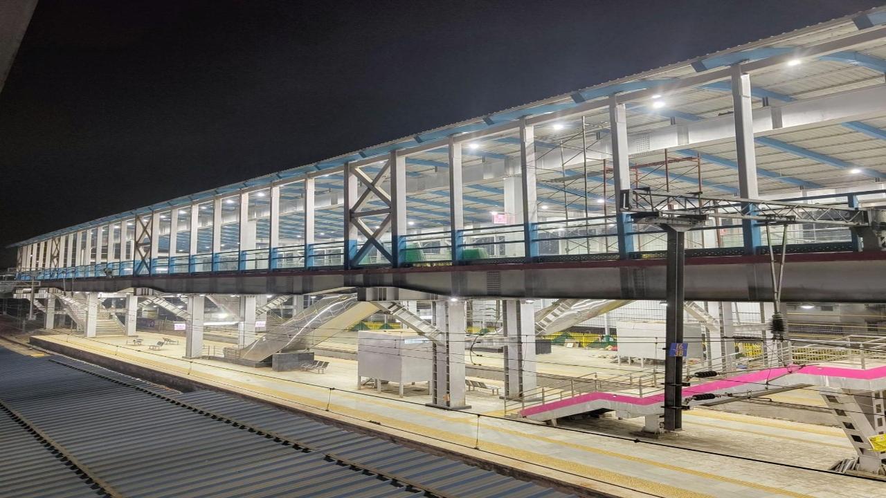 The station will also have four escalators and elevators each along with an added home platform for the harbour line