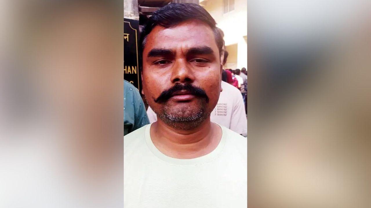 Pradeep Dive, survivor of the accident
Pradeep Dive, who was standing near the wall that the bus crashed into, said, 