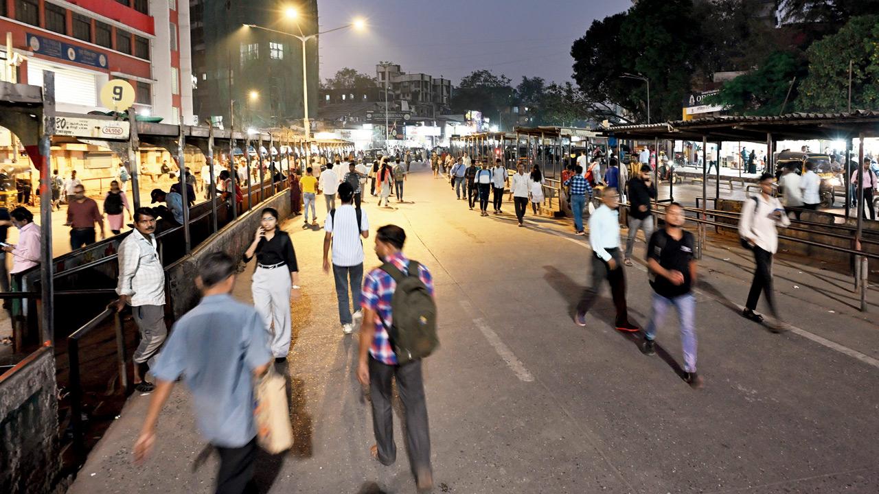 Daily commuters struggled for three days in the Kurla area after BEST suspended services temporarily. Pic/Sayyed Sameer Abedi