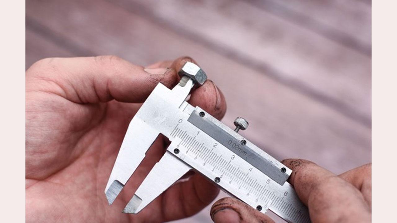 A Beginner's Guide to Accurate Linear Measurements in Engineering and Physics