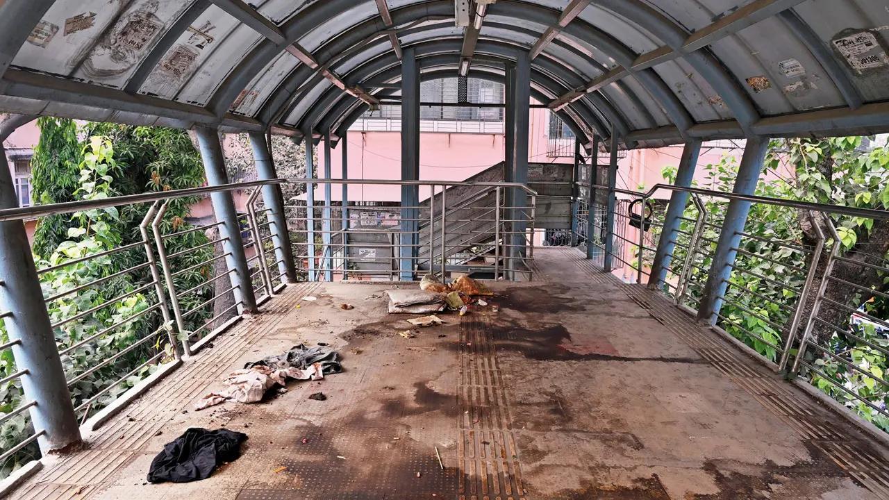 The Vikhroli skywalk is partially demolished due to ongoing work on the east-west connector, leaving it in an unusable state. The BMC has started repairing the Dahisar West skywalk, with an expenditure of Rs 23.98 crore. Activists have called for an audit to assess the current state of skywalks and question whether they are still fulfilling their original purpose.
 