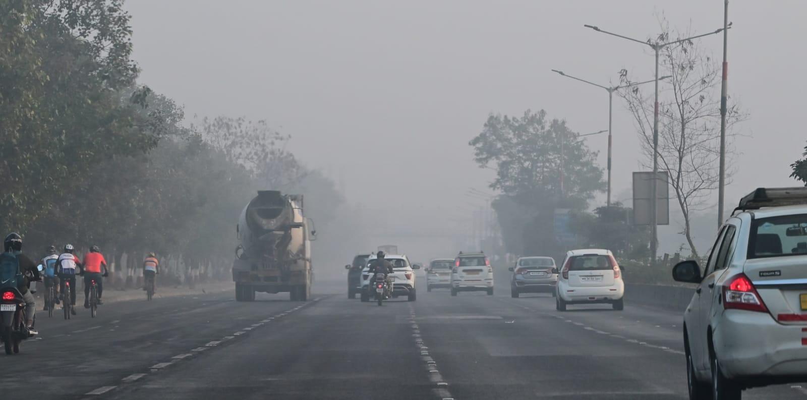 Maximum temperatures are expected to touch 34°C, while minimums may drop to a cool 15°C. IMD assures there are no weather warnings, making the upcoming days ideal for outdoor activities.