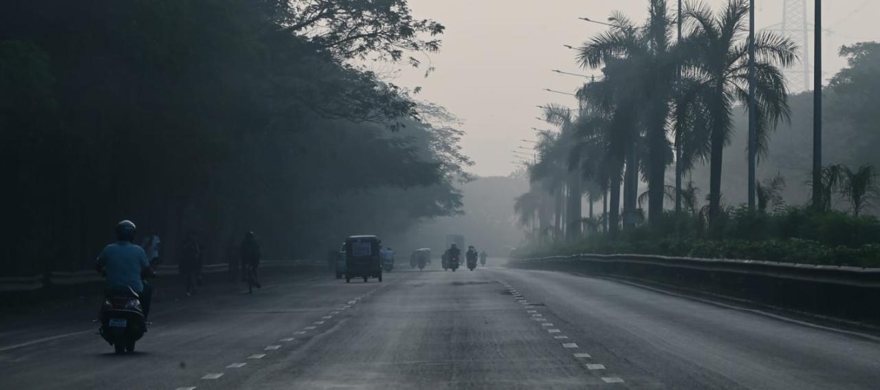 IN PHOTOS: Dense smog blankets Mumbai as the city wakes up