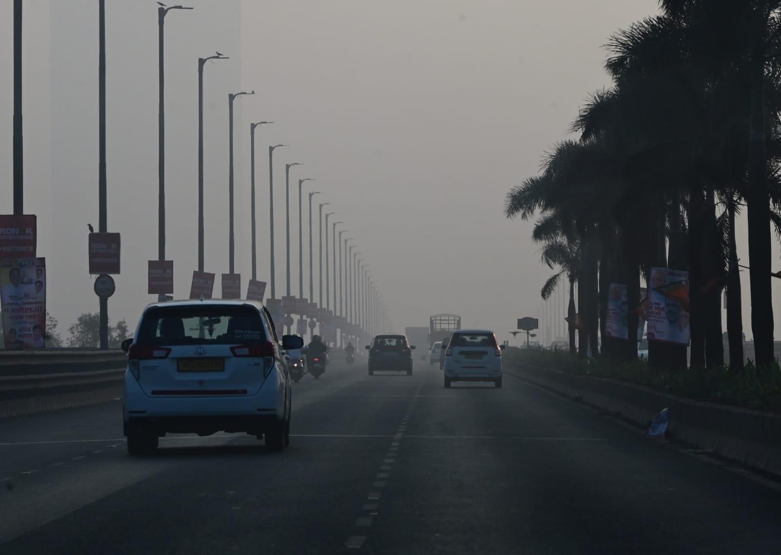 Recent rainfall in Delhi has temporarily improved air quality in the capital, contrasting with Mumbai’s rising pollution levels. Citizens are urged to monitor AQI levels, limit outdoor activities, and take measures to safeguard their health.