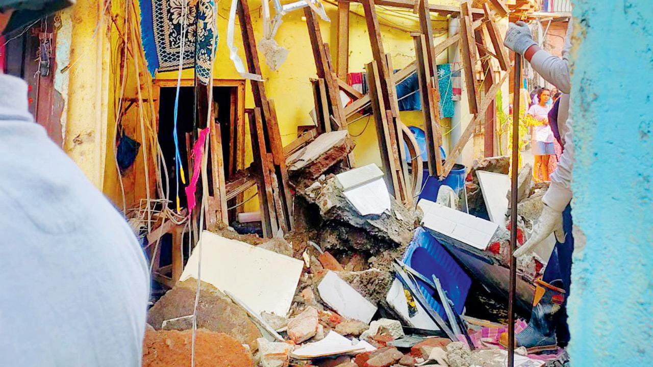 Malad: Woman dies in house collapse