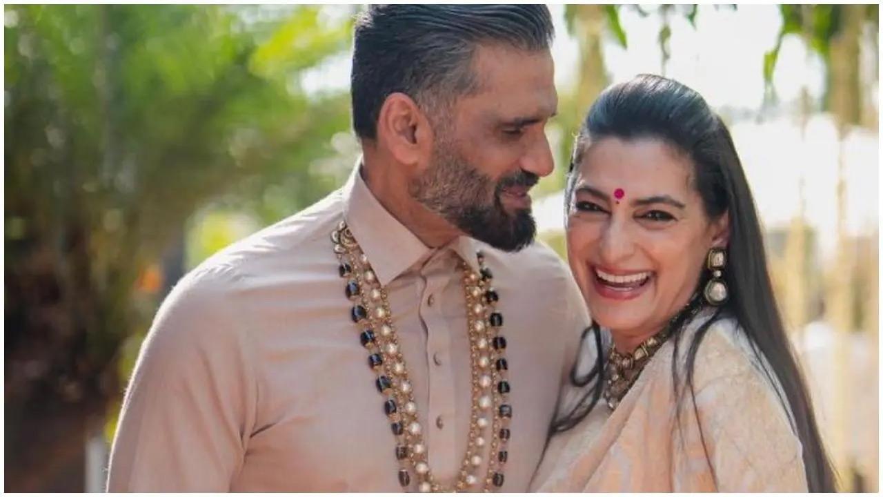 Suniel Shetty celebrates 42nd wedding anniversary with wife Mana, daughter Athiya calls them 'definition of love'