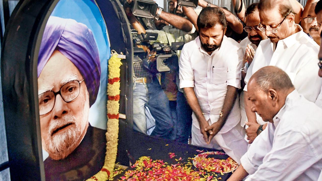 ‘Govt insulted ex-PM by not allotting special place for funeral’