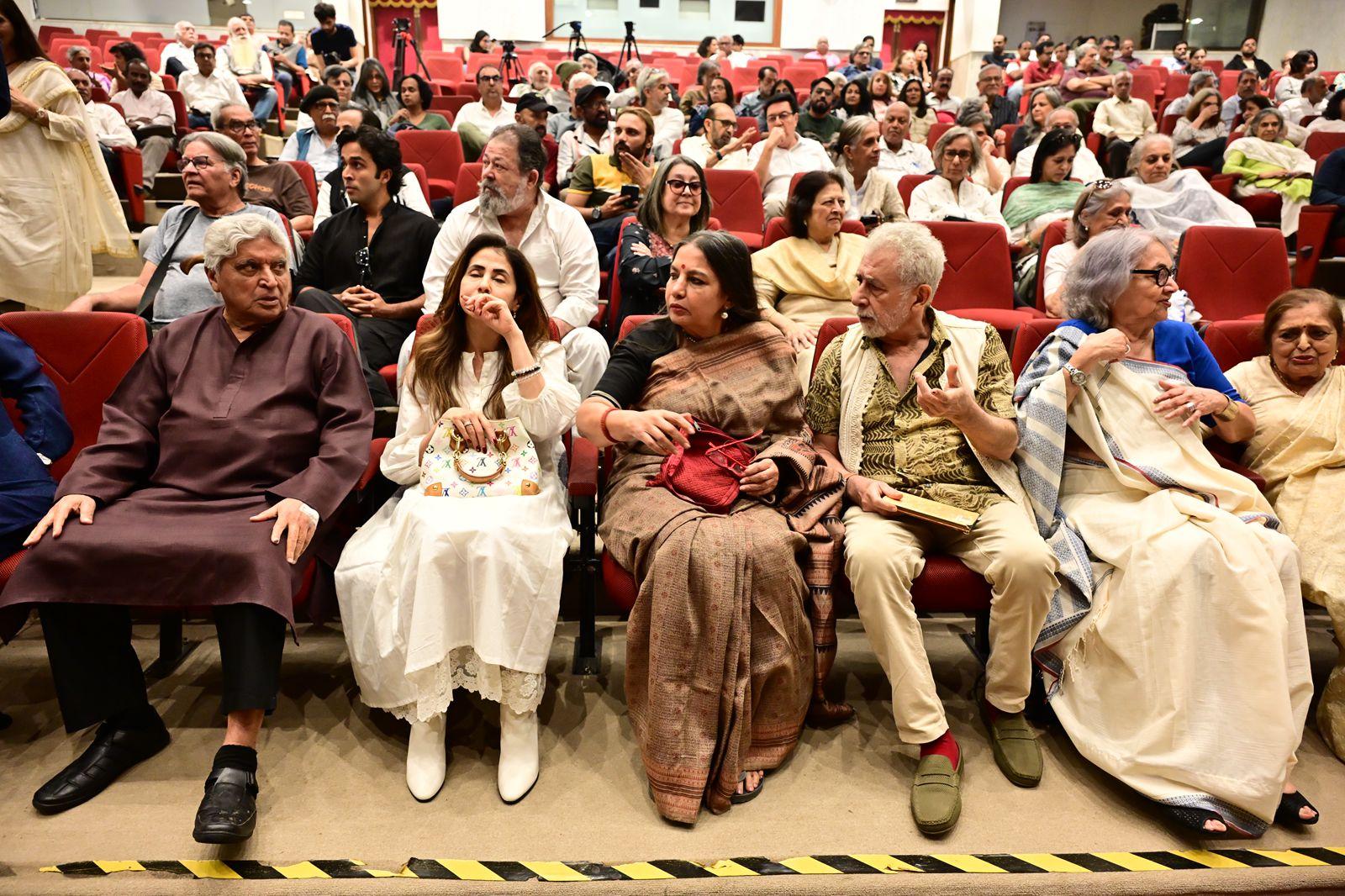 Shabana Azmi, Javed Akhtar, Urmila Matondkar, Naseeruddin Shah, Divya Dutta and many other personalities arrived at Shyam Benegal’s prayer meet held at YB Chavan Centre near Mantralaya. Pic/ Shadab Khan