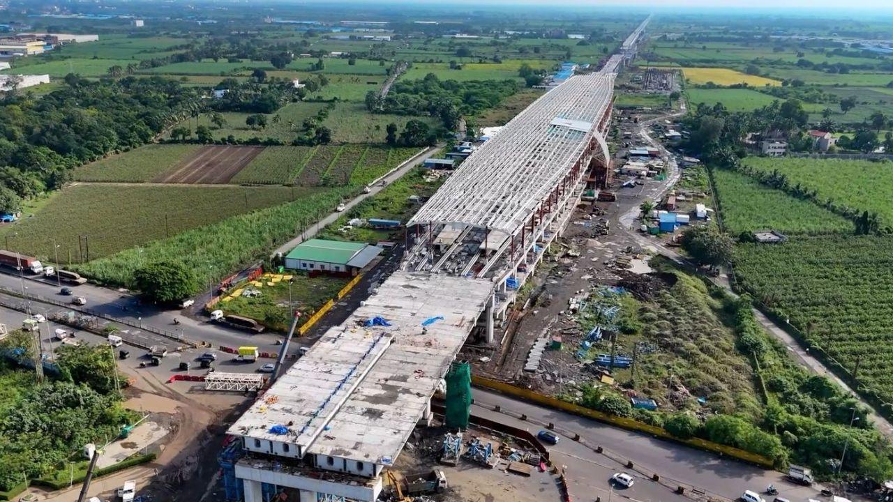 In residential and urban areas, the project has implemented enhanced three-metre tall barriers featuring an additional 1-metre translucent polycarbonate panel, ensuring passengers maintain unobstructed scenic views while minimizing environmental noise