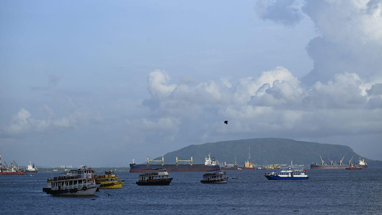 A view of clear skies from Gateway of India and Taj Hotel, Colaba on September 9, 2024. (Pic/Ashish Raje)