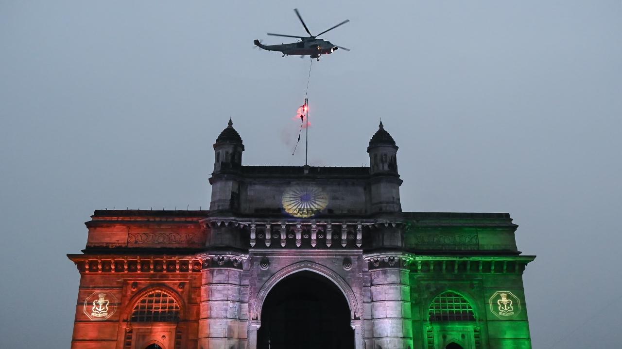 The event culminated with an impressive Operational Demonstration and a flypast by Naval helicopters from INS Shikra, enthralling the spectators at the venue