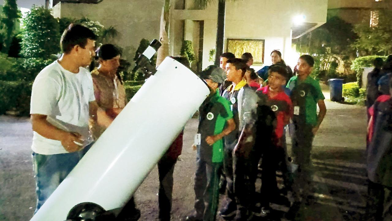 Participants queue up to look through the telescope. Pic courtesy/Rajesh Rahangdale