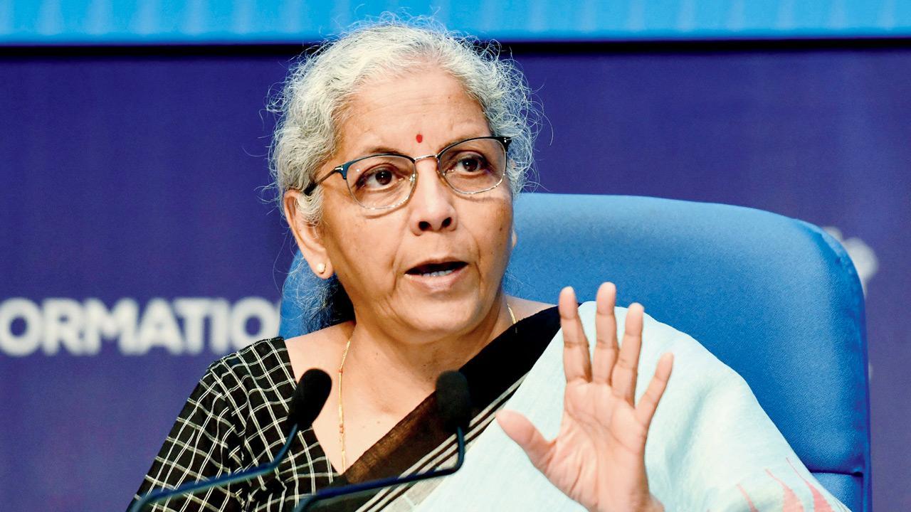 Govt to cut fiscal deficit to 4.5 percent: Finance min report