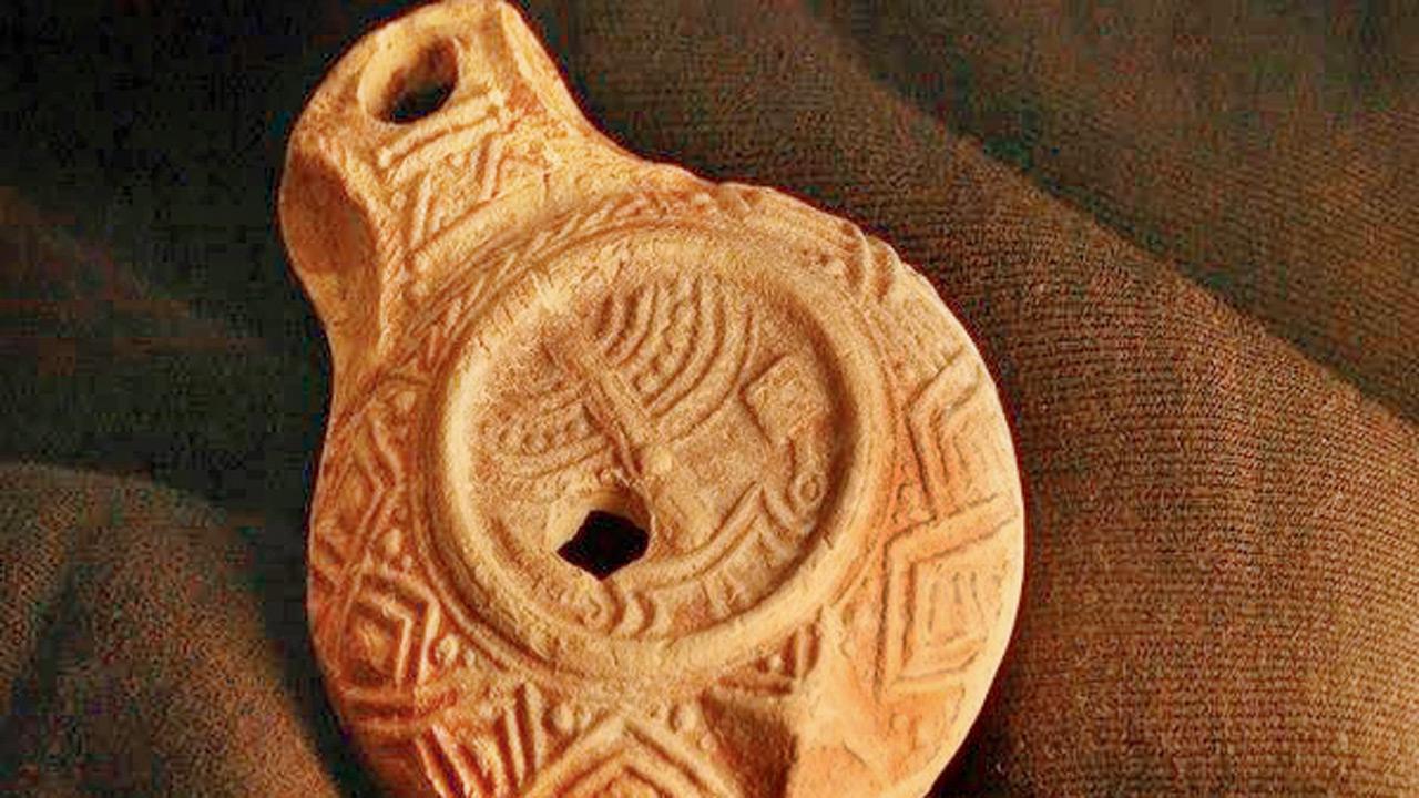 Old lamp sheds light on Jewish symbolism